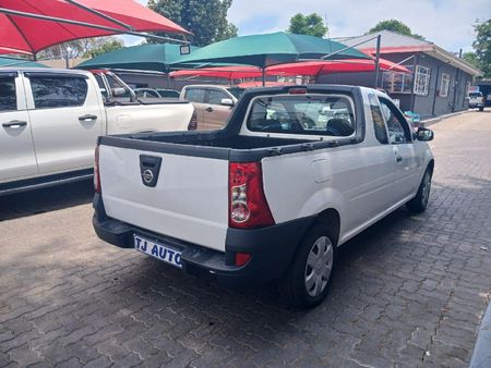 2018-Nissan-NP200-15-dCi-Safety-Pack_5