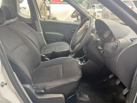 2018-Nissan-NP200-15-dCi-Safety-Pack_6