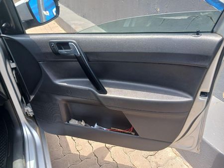 2015-Volkswagen-Polo-Vivo-14-Trendline-5-dr_9