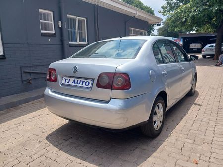 2015-Volkswagen-Polo-Vivo-14-Trendline-5-dr_5
