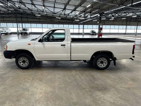 2017-Nissan-NP300-20i-LWB-Single-Cab_3
