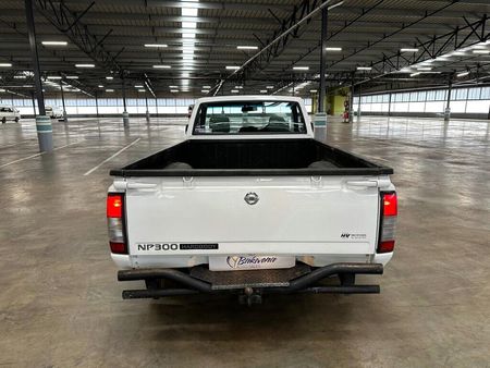 2017-Nissan-NP300-20i-LWB-Single-Cab_5