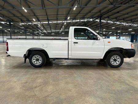2017-Nissan-NP300-20i-LWB-Single-Cab_7