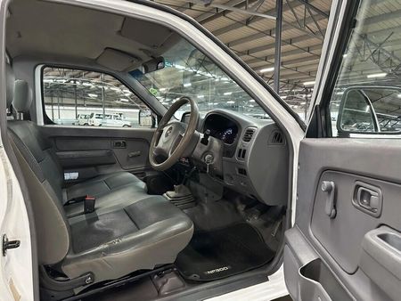 2017-Nissan-NP300-20i-LWB-Single-Cab_8