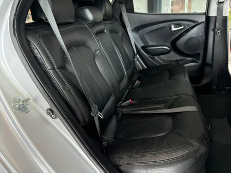2012-Hyundai-ix35-20-GLS-Executive_10