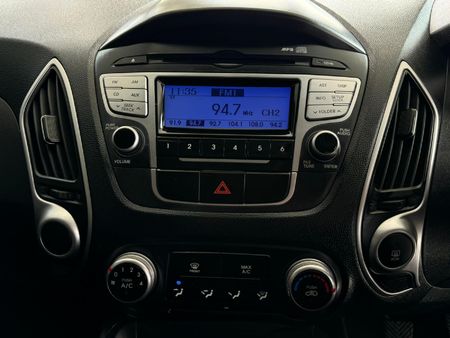 2012-Hyundai-ix35-20-GLS-Executive_14