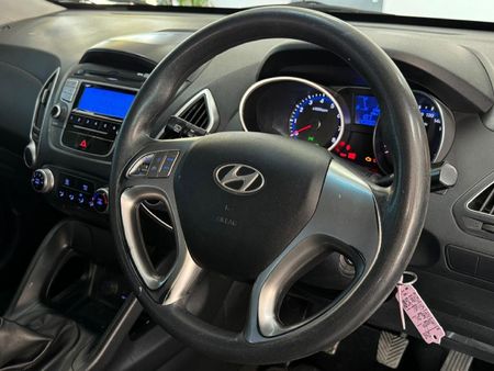 2012-Hyundai-ix35-20-GLS-Executive_8