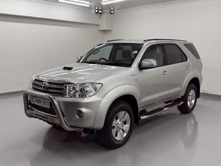 2010-Toyota-Fortuner-30-D-4D-Raised-Body-4x4_0
