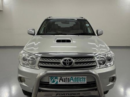 2010-Toyota-Fortuner-30-D-4D-Raised-Body-4x4_1