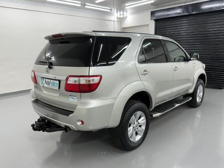 2010-Toyota-Fortuner-30-D-4D-Raised-Body-4x4_5