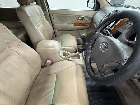 2010-Toyota-Fortuner-30-D-4D-Raised-Body-4x4_6
