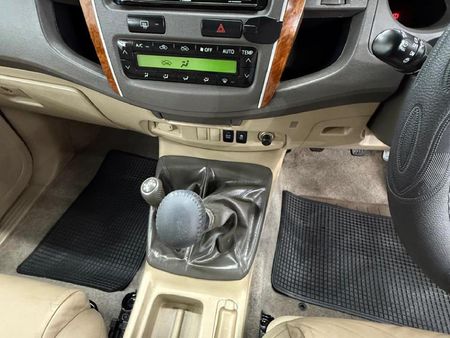 2010-Toyota-Fortuner-30-D-4D-Raised-Body-4x4_8