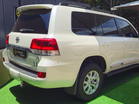 2020-Toyota-Land-Cruiser-200-45-D-V8-VX-R-Auto_4