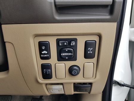 2014-Toyota-Fortuner-25-D-4D-Raised-Body_13