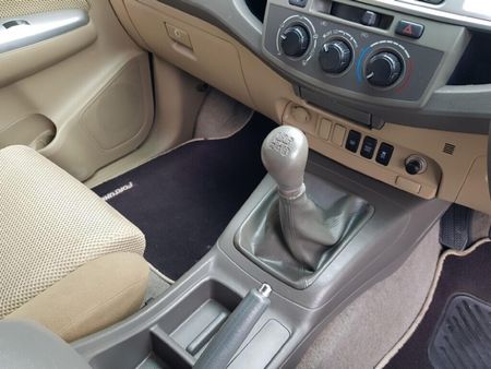 2014-Toyota-Fortuner-25-D-4D-Raised-Body_14
