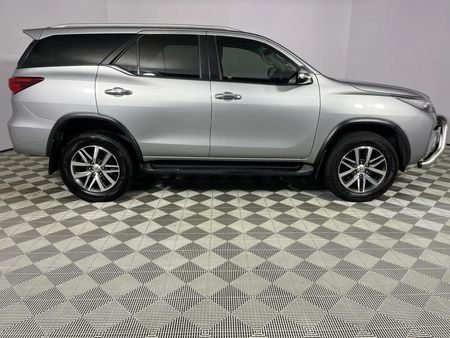 2018-Toyota-Fortuner-28-GD-6-Raised-Body_14