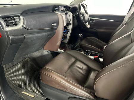 2018-Toyota-Fortuner-28-GD-6-Raised-Body_8