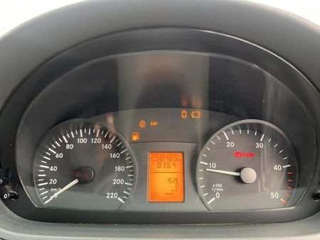 2010-Mercedes-Benz-Vito-115-CDI-Panel-Van_9