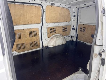 2010-Mercedes-Benz-Vito-115-CDI-Panel-Van_10