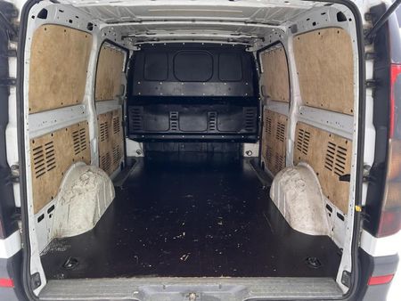 2010-Mercedes-Benz-Vito-115-CDI-Panel-Van_11