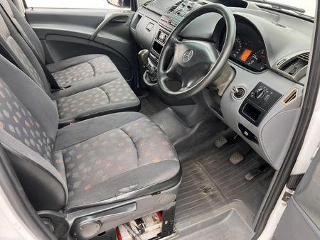 2010-Mercedes-Benz-Vito-115-CDI-Panel-Van_12