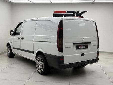 2010-Mercedes-Benz-Vito-115-CDI-Panel-Van_3