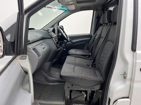 2010-Mercedes-Benz-Vito-115-CDI-Panel-Van_6