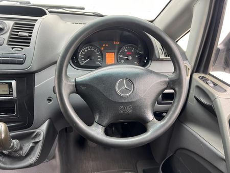 2010-Mercedes-Benz-Vito-115-CDI-Panel-Van_8