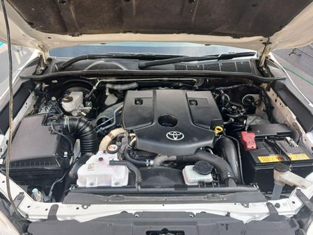 2019-Toyota-Hilux-24-GD-6-Raised-Body-SRX-Auto-Double-Cab_11