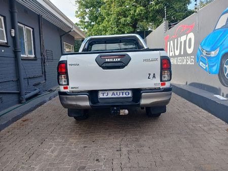 2019-Toyota-Hilux-24-GD-6-Raised-Body-SRX-Auto-Double-Cab_3