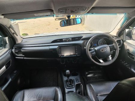 2019-Toyota-Hilux-24-GD-6-Raised-Body-SRX-Auto-Double-Cab_7