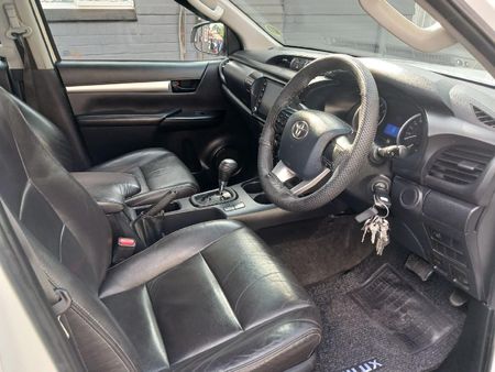2019-Toyota-Hilux-24-GD-6-Raised-Body-SRX-Auto-Double-Cab_8