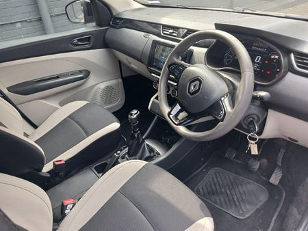 2023-Renault-Triber-10-Dynamique_8