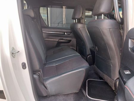 2019-Toyota-Hilux-28-GD-6-GR-S-4x4-Auto-Double-Cab_9