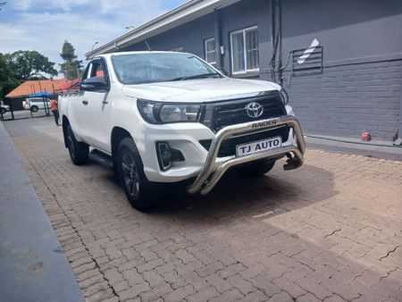 2017-Toyota-Hilux-24-GD-6-SR-4x4-Single-Cab_2
