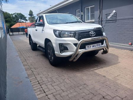 2017-Toyota-Hilux-24-GD-6-SR-4x4-Single-Cab_3