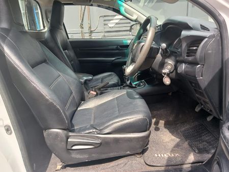 2017-Toyota-Hilux-24-GD-6-SR-4x4-Single-Cab_7