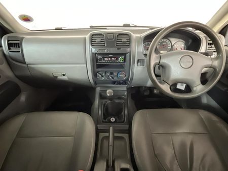 2005-Isuzu-KB-240i-Double-Cab-LE_1