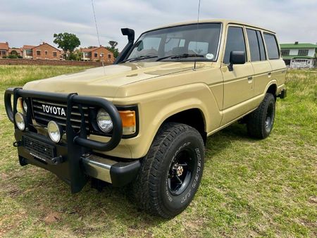 1988-Toyota-Land-Cruiser-FJ60-GLX-Station-Wagon_1