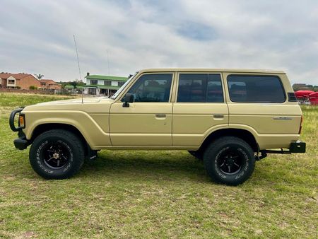 1988-Toyota-Land-Cruiser-FJ60-GLX-Station-Wagon_2