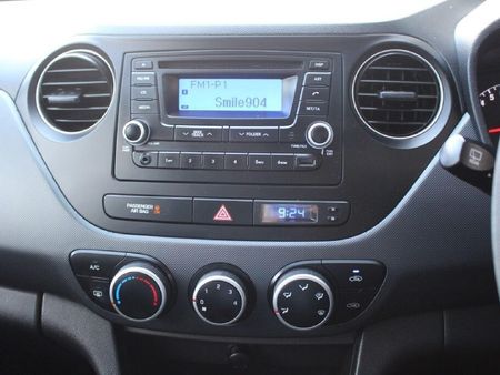 2016-Hyundai-Grand-i10-Hyundai-Grand-i10-125-Fluid_5