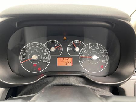 2007-Fiat-Grande-Punto-14-5-dr-Active_10