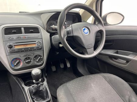 2007-Fiat-Grande-Punto-14-5-dr-Active_7