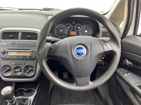 2007-Fiat-Grande-Punto-14-5-dr-Active_8