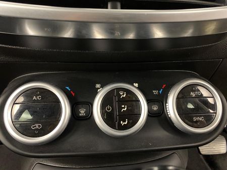 2015-Fiat-500X-14T-Cross-Auto_17