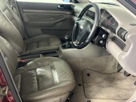 1998-Audi-A4-18-T_9