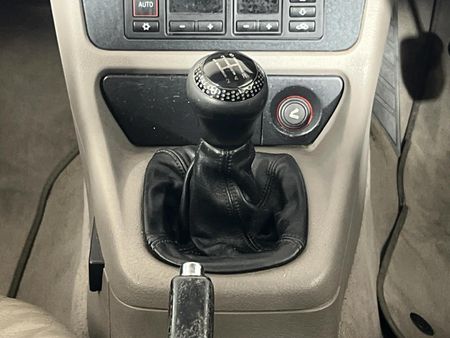 1998-Audi-A4-18-T_10