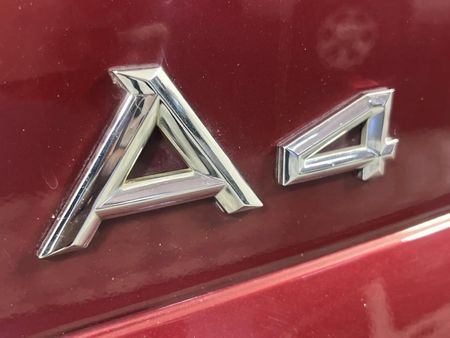 1998-Audi-A4-18-T_11