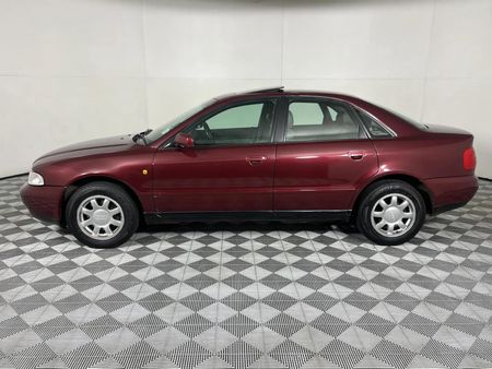 1998-Audi-A4-18-T_17