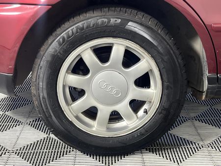 1998-Audi-A4-18-T_7